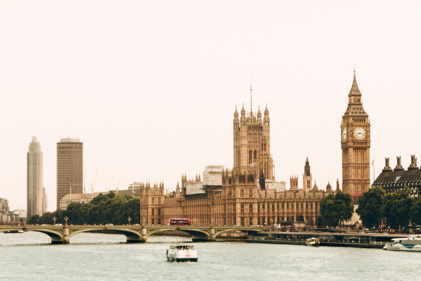 Umroh mandiri dari Inggris (UK): visa, tiket, mutawif, dan biaya